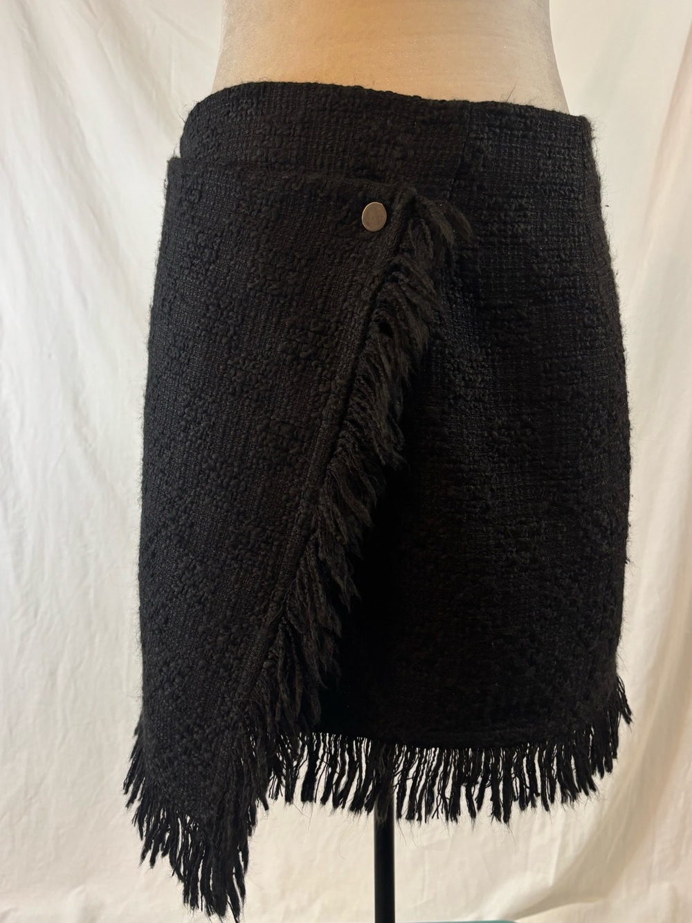 Zara Woman Black Tweed Fringe Wrap Mini Skirt Textured Snap Front Preppy Medium